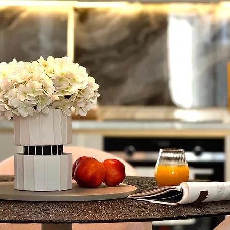 Qoople Excellence B55 Designer Duplex By The Sea Apartment *